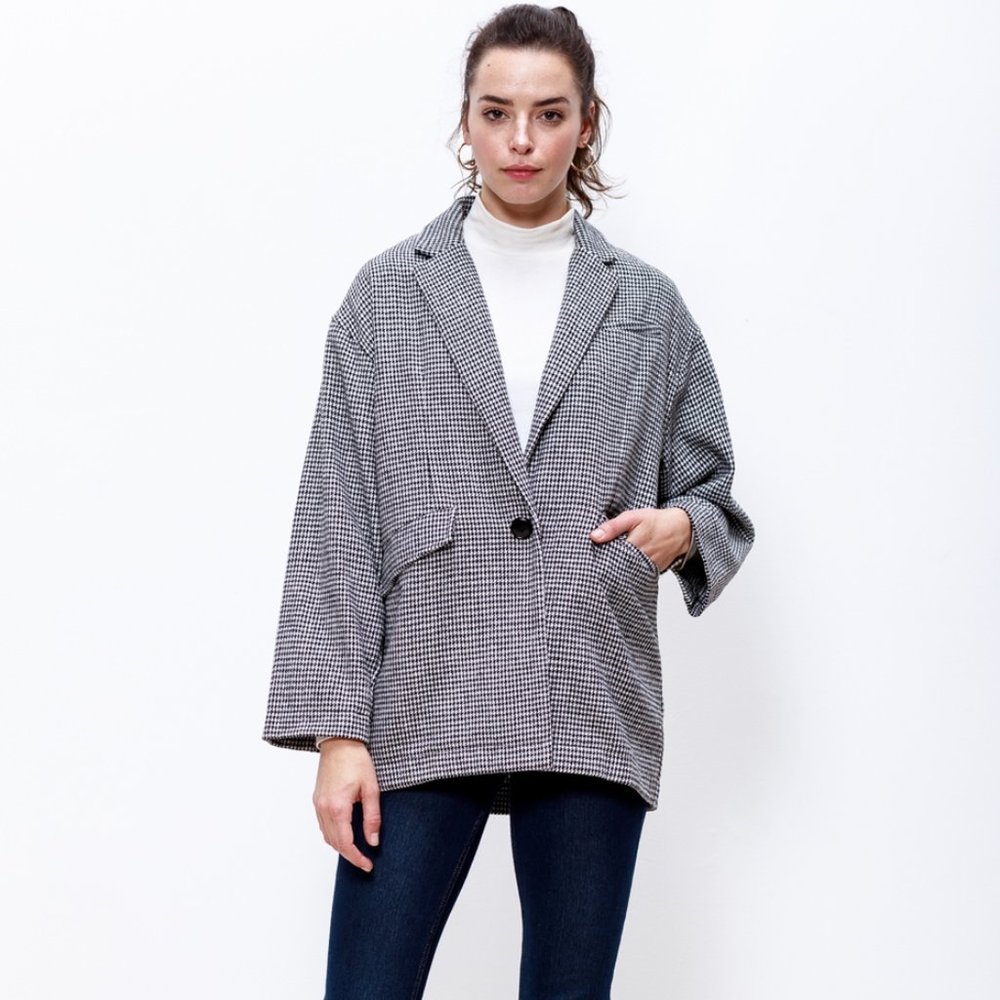 Single buttoned Jacket.